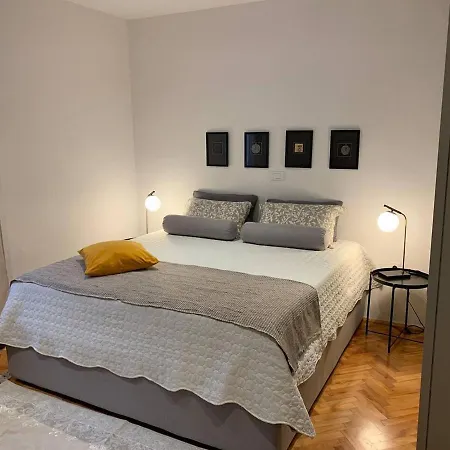 Immaculate 1-Bed Apartment In Pula Pula