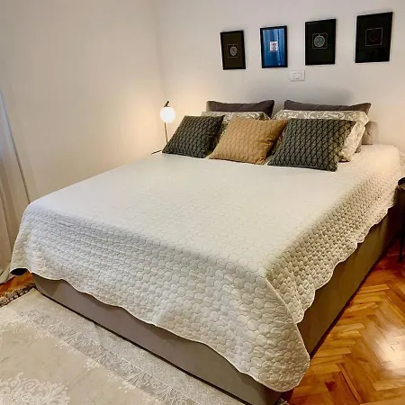Apartament Immaculate 1-Bed Apartment In Pula Pula