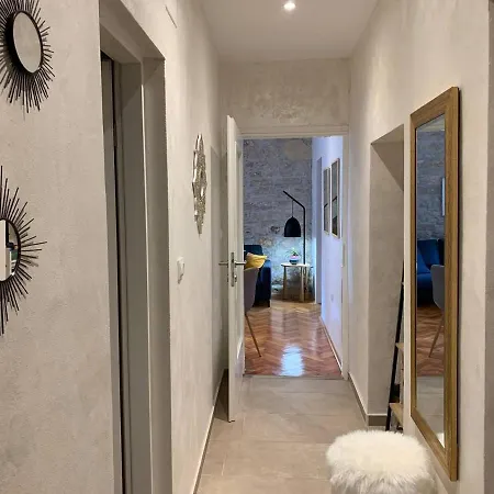 Immaculate 1-Bed Apartment In Pula