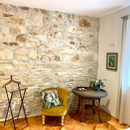 Immaculate 1-Bed Apartment In Pula Apartament Pula