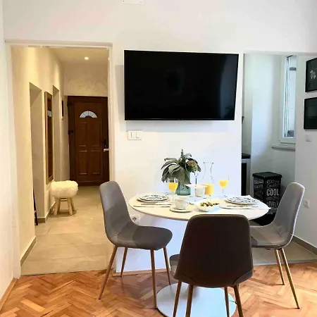Apartament Immaculate 1-Bed Apartment In Pula