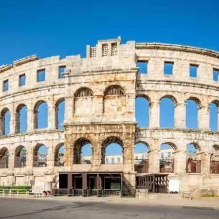 Apartament Immaculate 1-Bed Apartment In Pula *