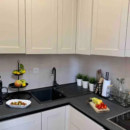 Immaculate 1-Bed Apartment In Pula *